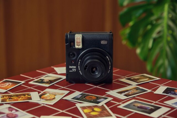 Nowy Fujifilm INSTAX MINI 99 – podkręci kolor Twoich zdjęć