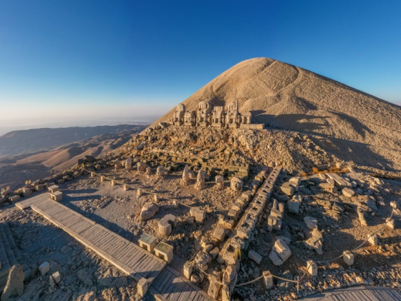 Podziwiaj wschód słońca pośród monumentalnych rzeźb na górze Nemrut